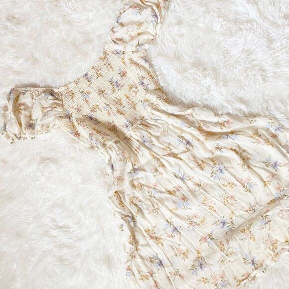 Modcloth Dresses & Skirts - Puff Sleeve Cream Floral Dress